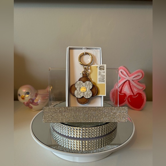 NIB! Michael Kors Brown and Cream Floral Keychain - Picture 4 of 6